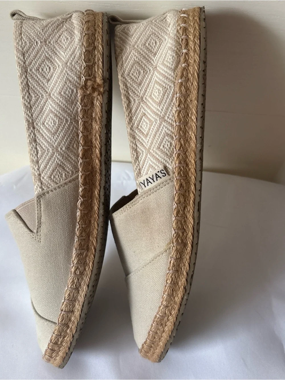 YAYA’S Shoes Women’s Size 25.5 Beige Pattern Canvas Espadrille Flats Heel Loops